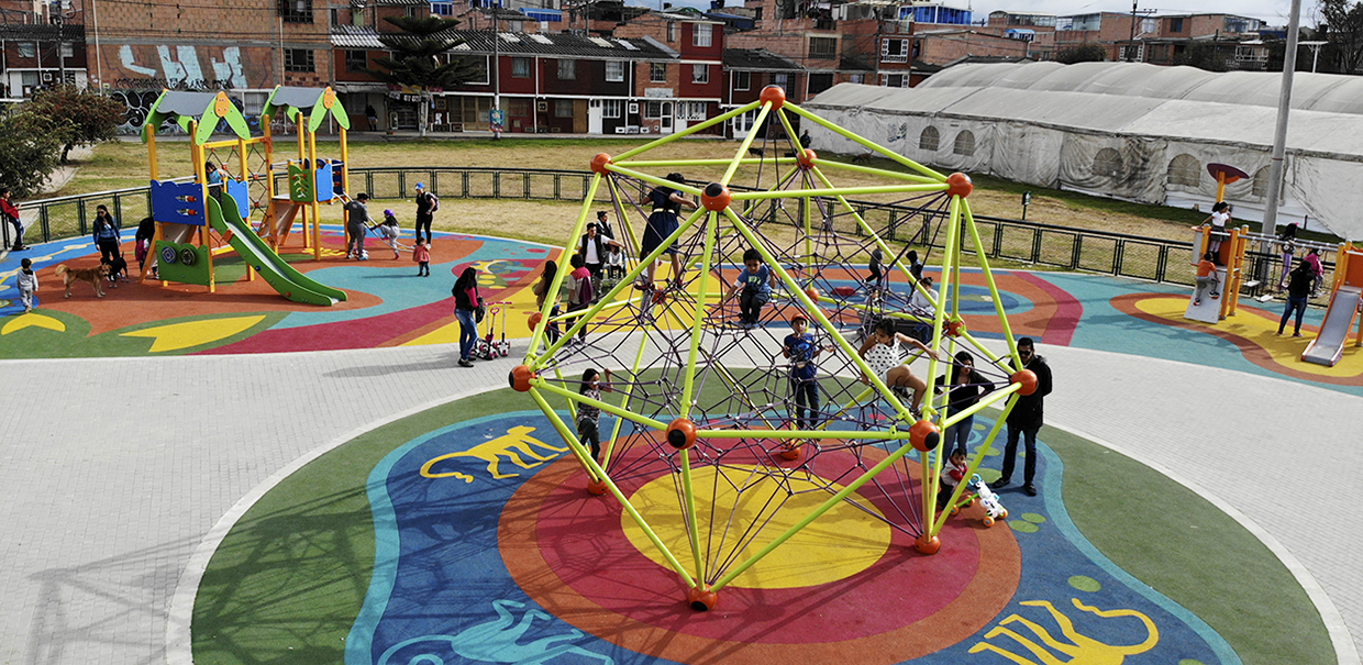 Parque-infantil-Santiago-Atalayas-Bogota-Colombia-Juego-berliner-spaceball