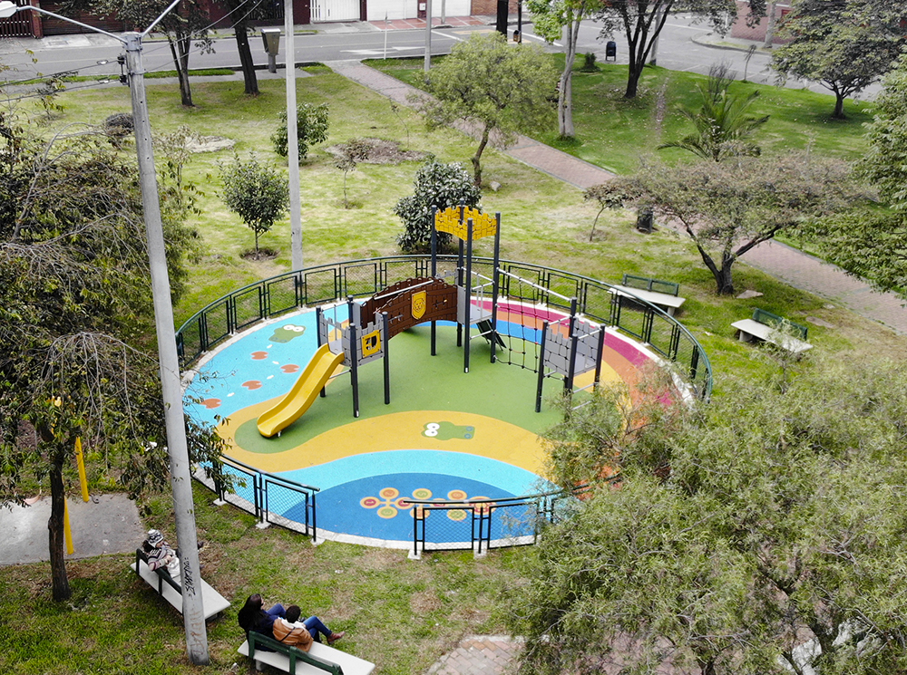 Parque-infantil-teusaquillo-esmeralda1-bogota-juegos-INFANTILES-kompan