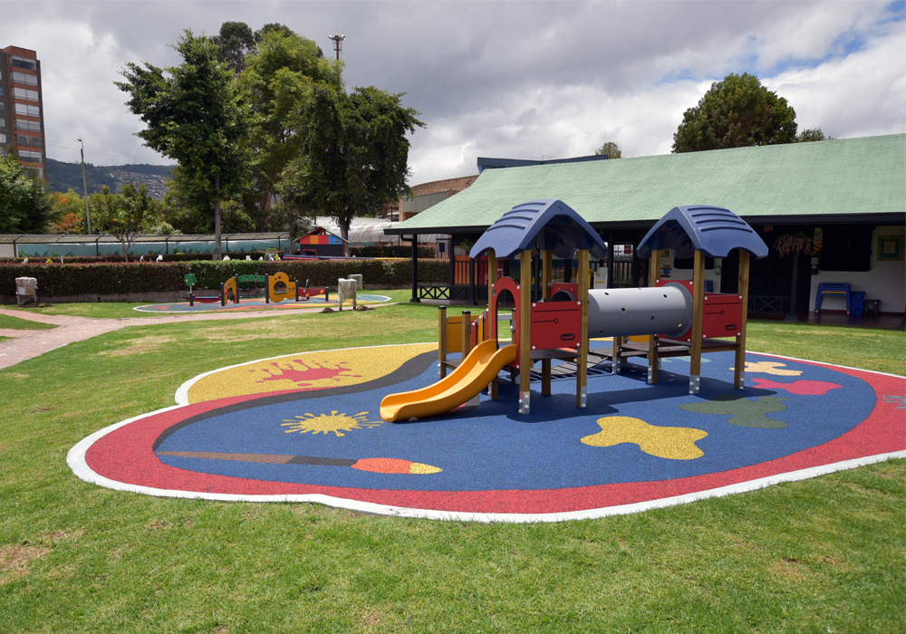 colegio-english-parque-infantil-bogota-juegos-kompan