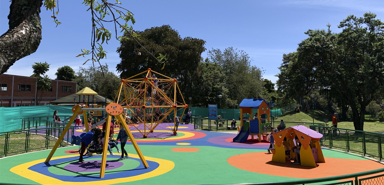 parque-infantil-serena-bogota-juegos-piso-caucho